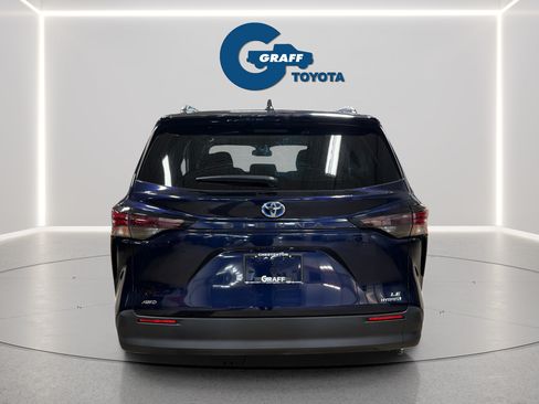 Used 2024 Toyota Sienna LE w/ LE Plus Package AWD/4WD image 9