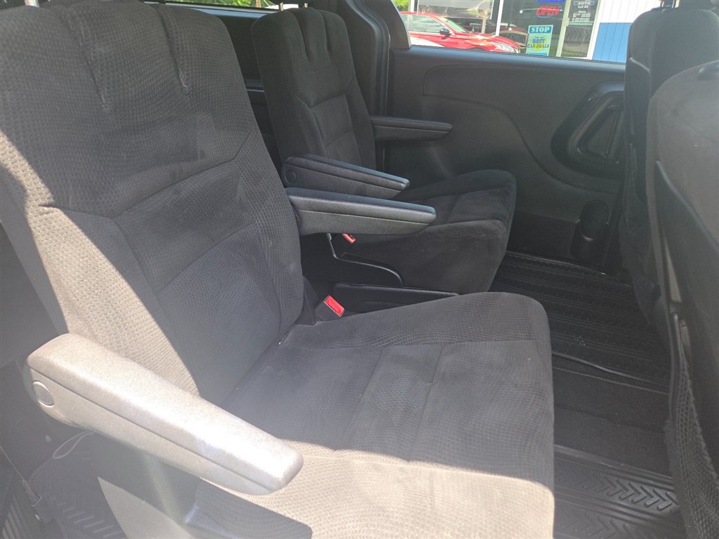 Used 2015 Dodge Grand Caravan SXT w/ Blacktop Package FWD image 5