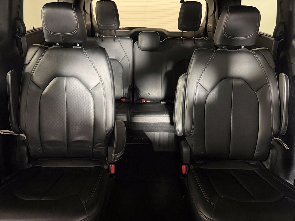 Used 2018 Chrysler Pacifica Touring-L Plus w/ S Appearance Package FWD image 17