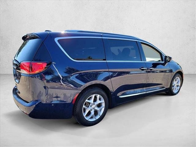 Used 2018 Chrysler Pacifica Touring-L Plus w/ Advanced Safetytec Group FWD image 5