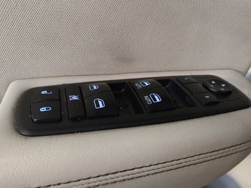 Used 2015 Chrysler 200 Limited w/ Convenience Group FWD image 27