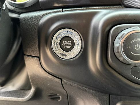 Used 2022 Jeep Wrangler Unlimited Sport AWD/4WD image 9