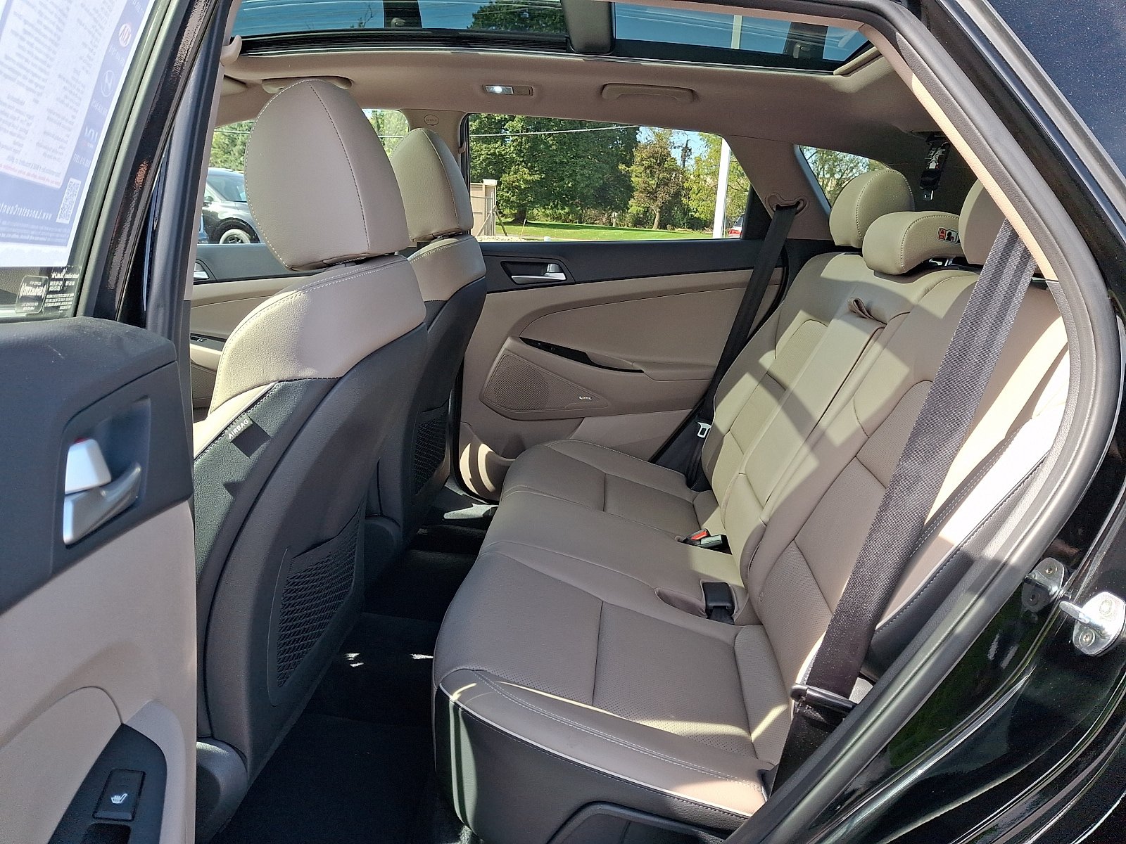 Used 2021 Hyundai Tucson Ultimate w/ Cargo Package AWD/4WD image 11