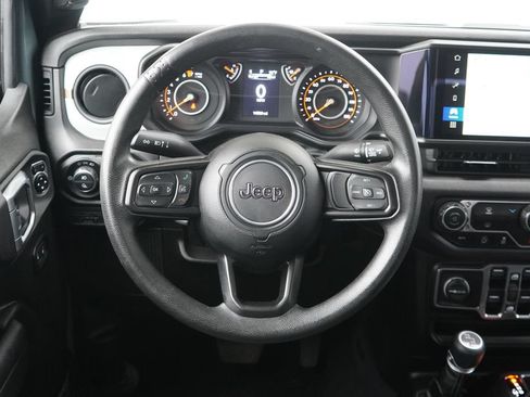 Used 2024 Jeep Gladiator Sport AWD/4WD image 11