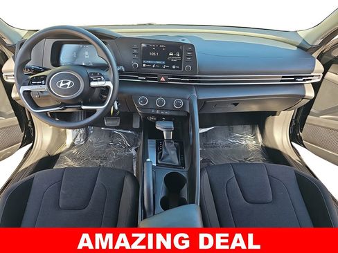 Used 2025 Hyundai Elantra SE image 9