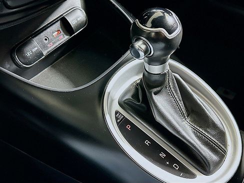 Used 2016 Kia Soul + image 17