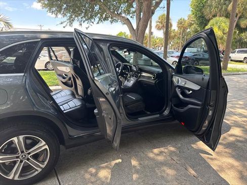 Used 2019 Mercedes-Benz GLC 350e 4MATIC image 16
