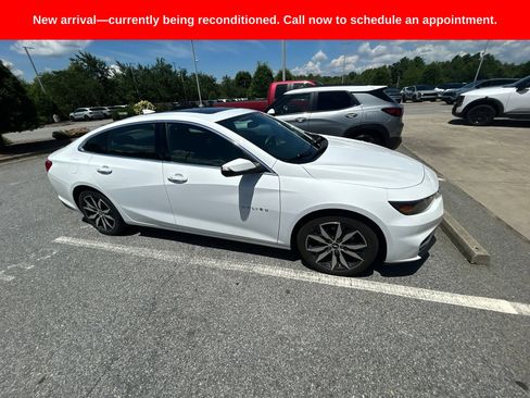 Used 2017 Chevrolet Malibu LT w/ Leather Package FWD image 19
