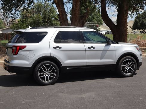 Used 2019 Ford Explorer Sport AWD/4WD image 4