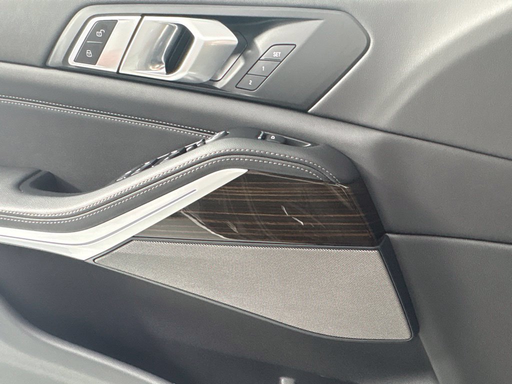 Certified 2024 BMW X5 xDrive40i w/ Premium Package AWD/4WD image 17