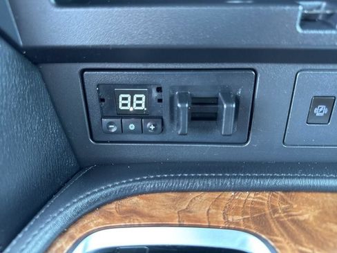 Used 2021 Nissan Armada SL w/ Captain's Chairs Package RWD image 51