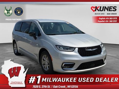 Used 2024 Chrysler Pacifica Touring-L FWD image 1