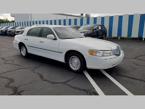 Used 2001 Lincoln Town Car Executive image 28