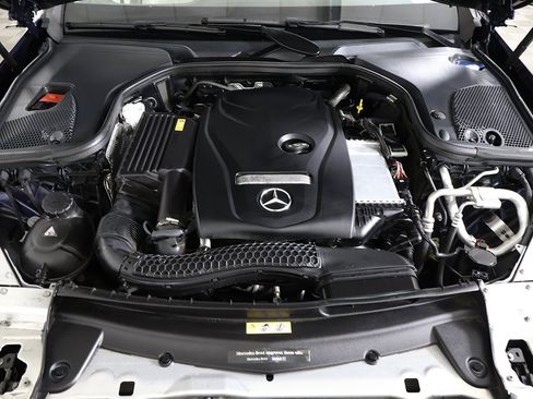 Used 2017 Mercedes-Benz E 300 4MATIC image 23
