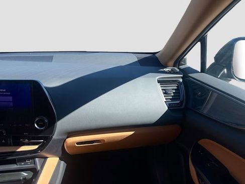 Used 2025 Lexus NX 250 FWD w/ Towing Package (2000 Lbs) image 18