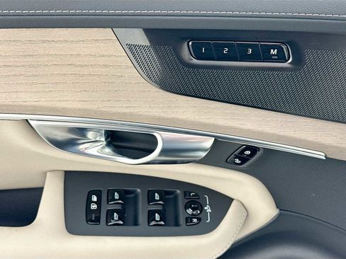 New 2025 Volvo XC90 B5 Plus w/ Protection Package Premier image 17