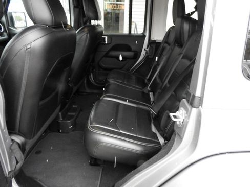 Used 2019 Jeep Wrangler Unlimited Sahara image 7