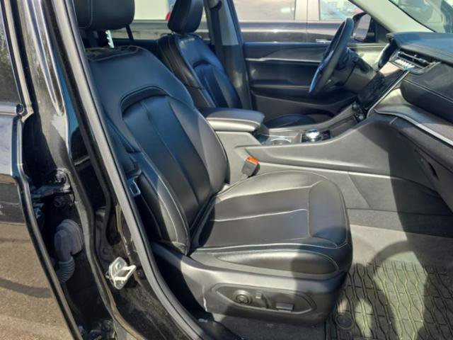 Used 2023 Jeep Grand Cherokee Limited AWD/4WD image 19