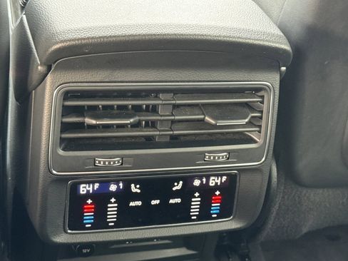 Used 2019 Audi Q8 Premium Plus w/ Premium Plus image 16