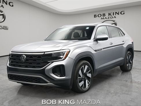Used 2025 Volkswagen Atlas Cross Sport SE image 1
