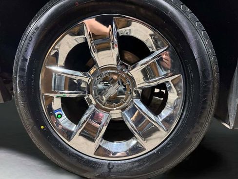 Used 2015 Chevrolet Suburban LTZ image 41