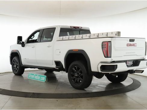 Used 2025 GMC Sierra 2500 AT4 w/ AT4 Premium Plus Package image 8