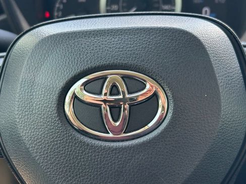 Used 2022 Toyota Corolla LE FWD image 30