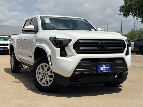 Used 2026 Toyota Tacoma SR5 RWD image 2