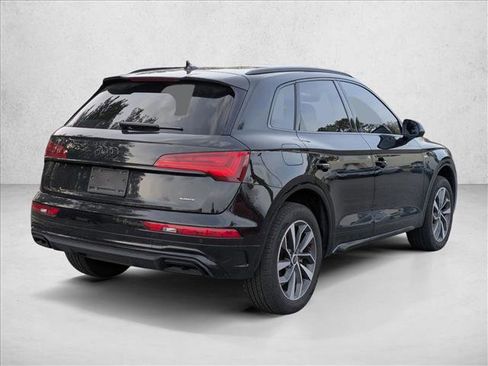 Used 2024 Audi Q5 2.0T Premium w/ Summer of Audi Package image 2