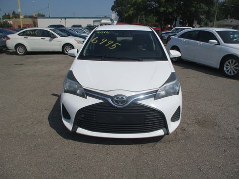 Used 2016 Toyota Yaris L image 3