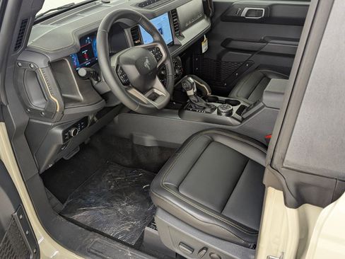 New 2025 Ford Bronco Badlands image 5