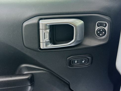 Used 2018 Jeep Wrangler Sport image 15