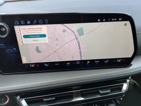 Used 2025 Chevrolet Traverse LT w/ Driver Confidence Package image 24