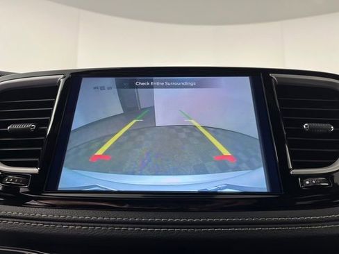 Used 2026 Chrysler Pacifica Select image 32