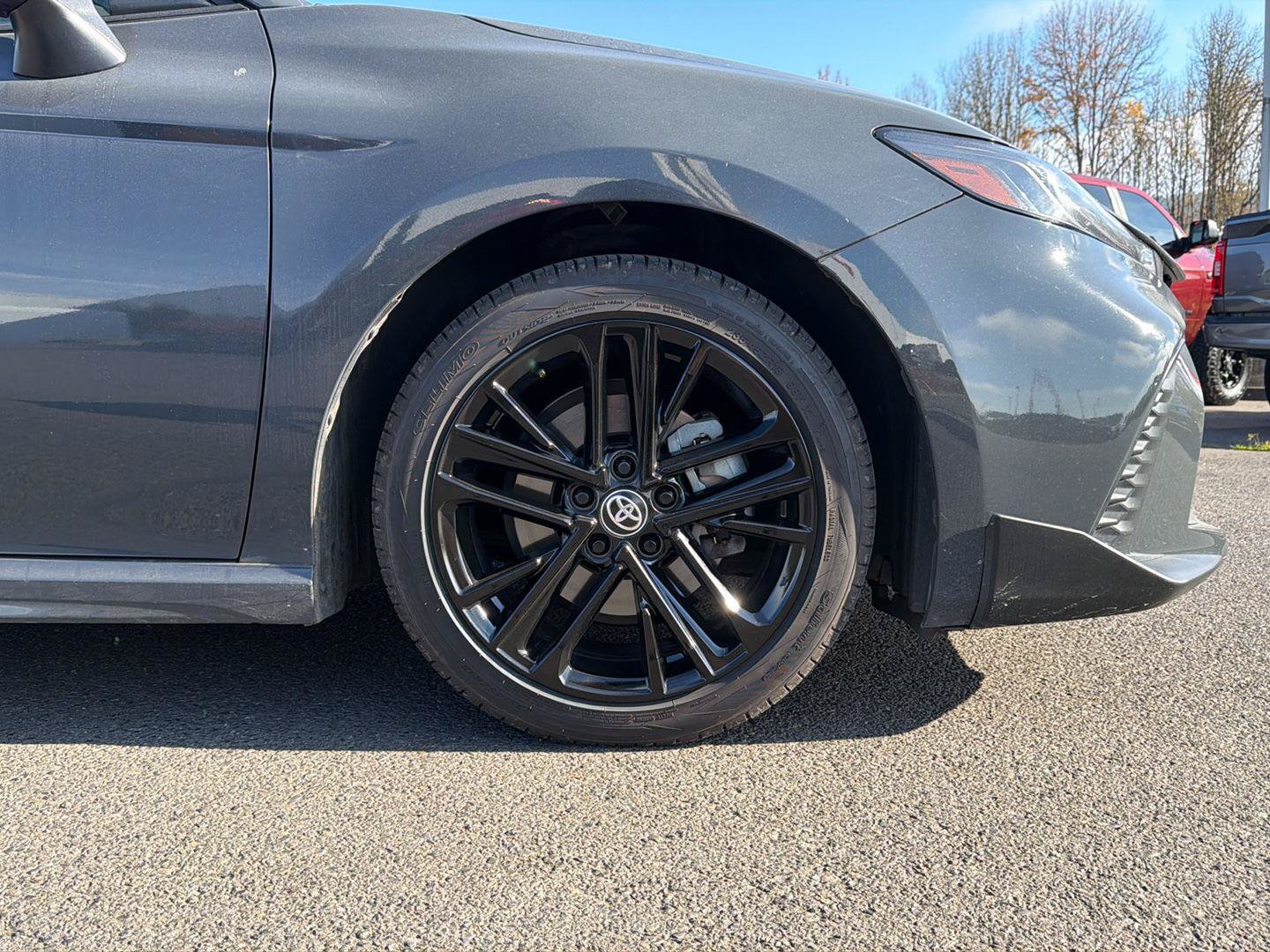 Used 2025 Toyota Camry SE FWD image 3