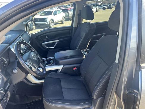 Used 2018 Nissan Titan SV w/ SV Convenience Package image 13