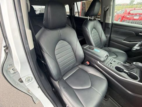 Used 2023 Toyota Highlander XLE AWD/4WD image 37