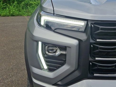 New 2025 GMC Canyon Elevation w/ Convenience Package image 9