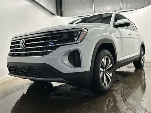 Certified 2025 Volkswagen Atlas SE image 29