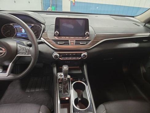 Used 2024 Nissan Altima 2.5 SV image 13