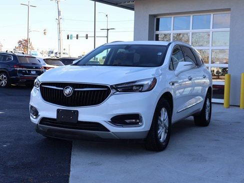 Used 2021 Buick Enclave Essence image 4