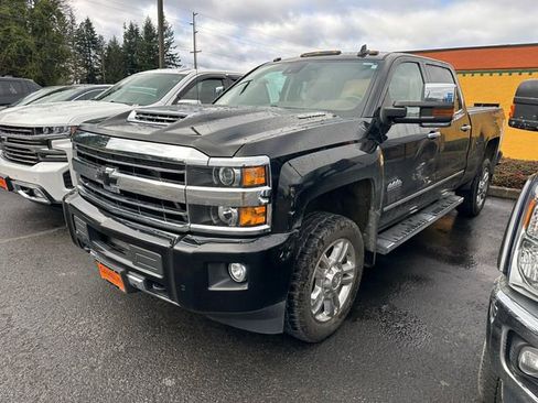 Used 2018 Chevrolet Silverado 2500 High Country w/ Duramax Plus Package image 2