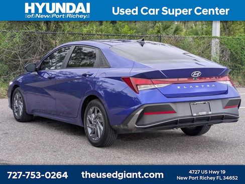 Certified 2024 Hyundai Elantra SEL FWD image 3