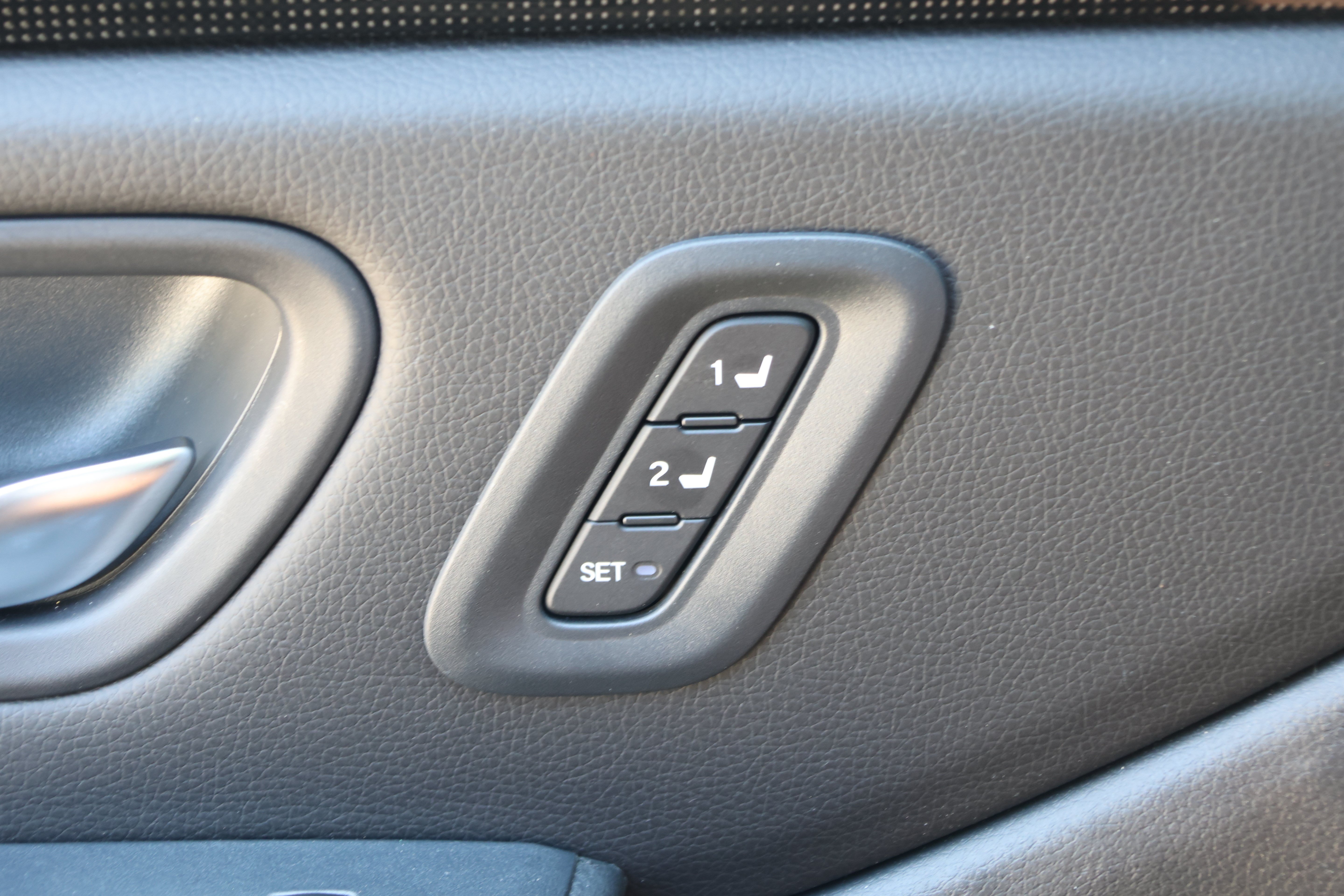 Used 2025 Honda Pilot Black Edition image 13