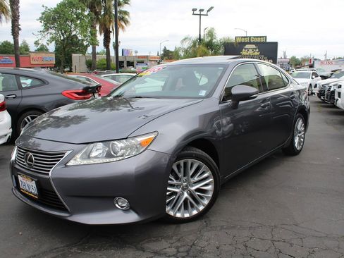Used 2015 Lexus ES 350 w/ Luxury Package image 2