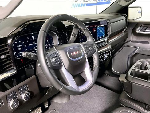 Used 2025 GMC Sierra 1500 SLT image 10