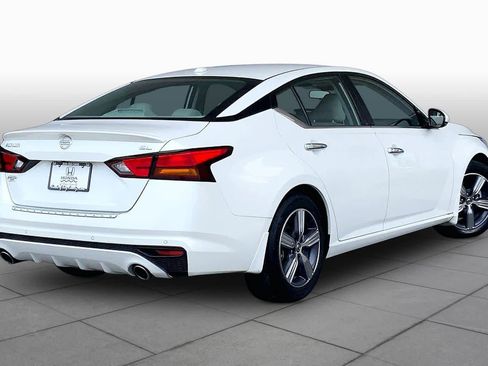 Used 2022 Nissan Altima 2.5 SL FWD image 13