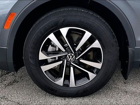 Used 2024 Volkswagen Tiguan S image 28