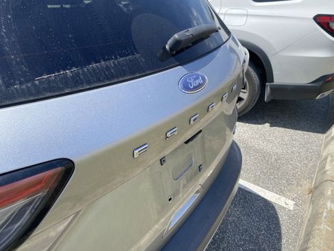Used 2021 Ford Escape Titanium FWD image 22