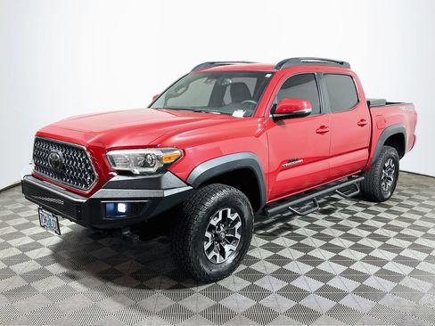 Used 2019 Toyota Tacoma TRD Off-Road AWD/4WD image 3